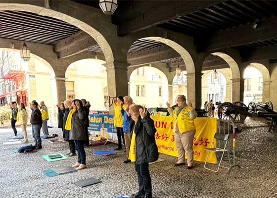 Image for article Genève, Suisse : Des législateurs signent une pétition à l’occasion de la commémoration de l’Appel du 25 avril