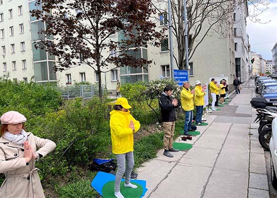 Image for article Une manifestation pacifique a été organisée devant l'ambassade de Chine à Vienne pour commémorer l'Appel du 25 avril