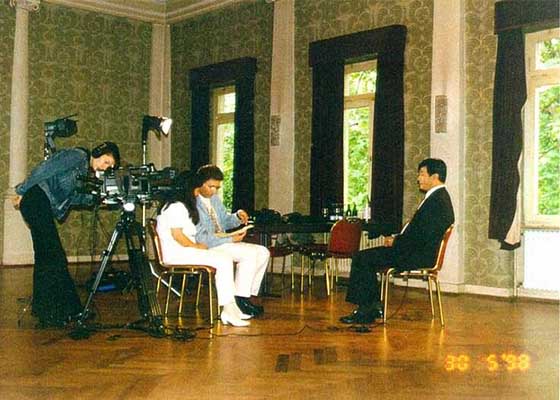 Image for article Allemagne : Souvenirs de la présentation du Falun Dafa à Francfort il y a 25 ans