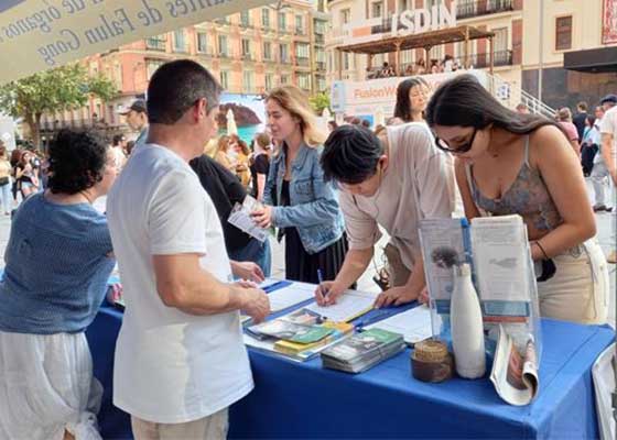 Image for article Madrid, Espagne : Les gens condamnent les atrocités du PCC