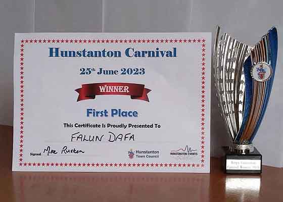Image for article Le Falun Dafa remporte le premier prix au carnaval de Hunstanton au Royaume-Uni