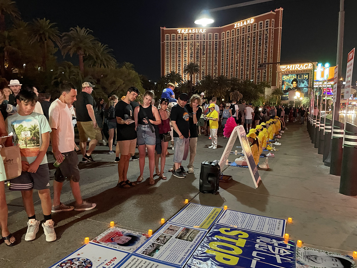Image for article Las Vegas, Nevada, États-Unis : Sensibilisation à la persécution en Chine qui dure depuis vingt-quatre ans