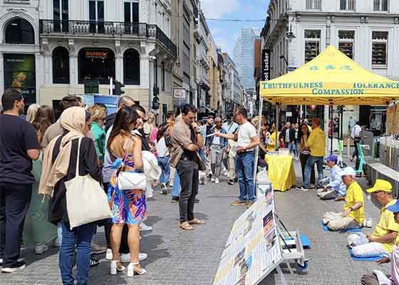 Image for article Bruxelles : Les pratiquants organisent une activité pour marquer le 24<SUP>e</SUP> anniversaire des efforts pour mettre fin à la persécution