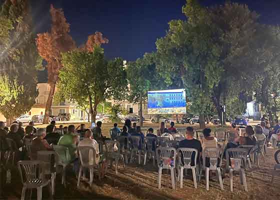 Image for article Grèce : Le documentaire « Lettre de Masanjia » impressionne le public