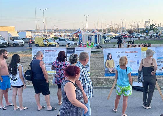 Image for article Roumanie : Sensibilisation des habitants des villes côtières à la persécution par le régime communiste chinois
