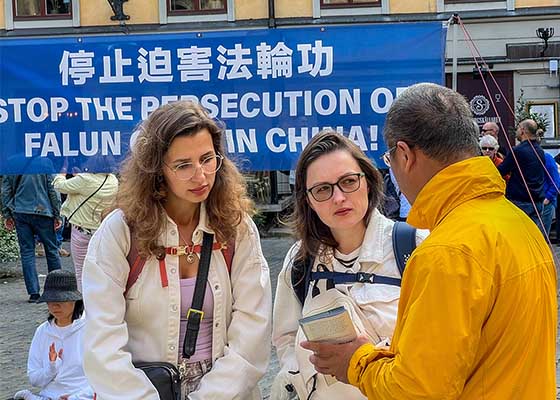 Image for article Suède : Présentation du Falun Dafa lors des célébrations du 50e anniversaire du roi
