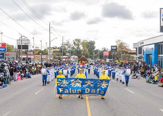 Image for article Waterloo, Canada : Le Tian Guo Marching Band est choisi pour clôturer le défilé de Thanksgiving