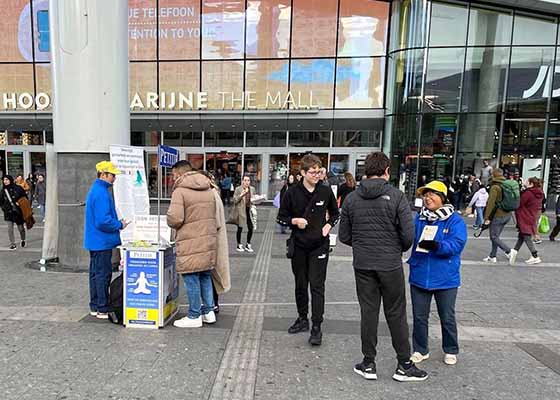 Image for article Pays-Bas : Des pratiquants organisent des manifestations pour dénoncer la persécution du Falun Dafa