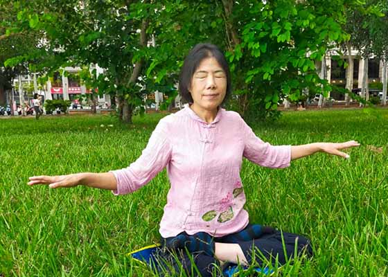 Image for article Une femme entrepreneur guérit d’une grave maladie inflammatoire après avoir commencé à pratiquer le Falun Dafa