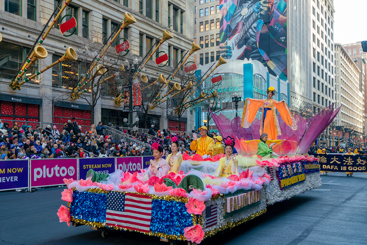 Image for article Chicago, États-Unis : Le Falun Dafa rayonne lors du défilé de Thanksgiving à Chicago