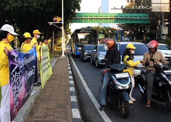 Image for article Indonésie : Sensibilisation à la persécution du Falun Dafa à l’occasion de la Journée internationale des droits de l’homme