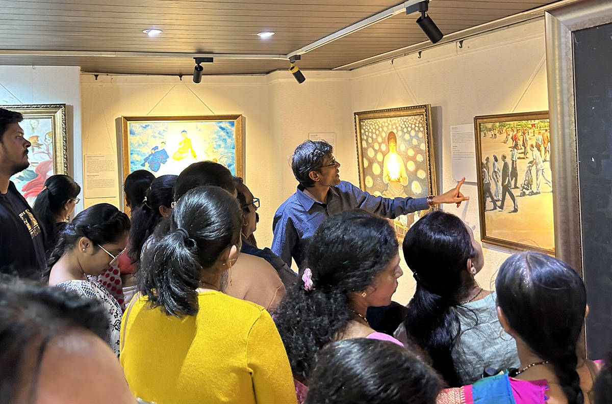 Image for article Nagpur, Inde : Des dignitaires font l’éloge du Falun Dafa lors de la première exposition internationale L’art de Zhen Shan Ren
